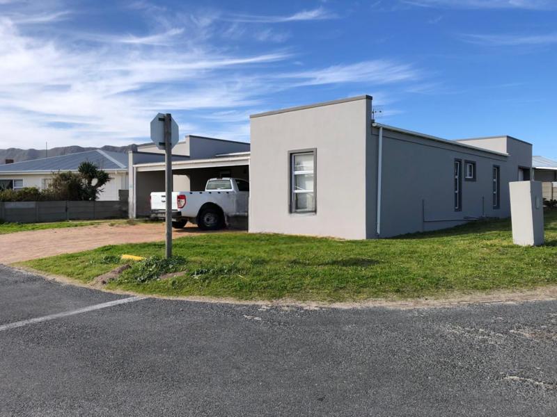 4 Bedroom Property for Sale in Perlemoenbaai Western Cape